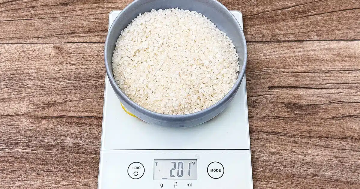Combien de riz cru prévoir par personne ?