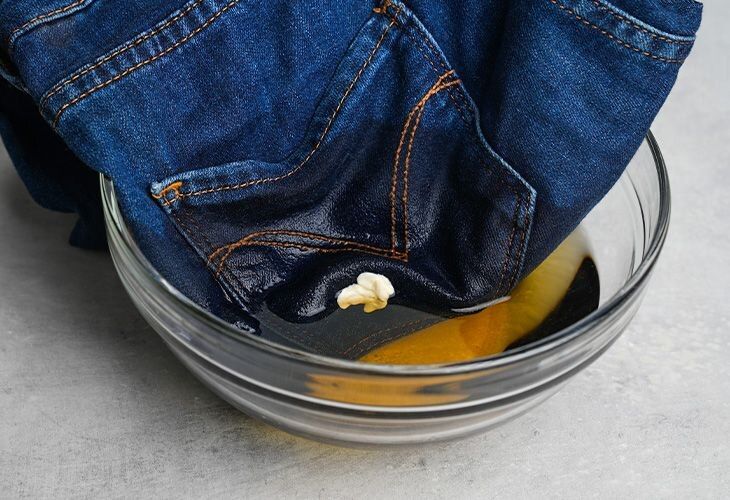 Comment enlever du chewinggum sur un vêtement