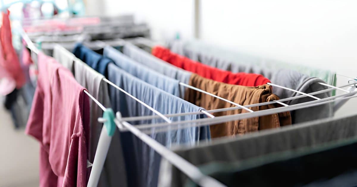 Cette erreur courante explique pourquoi votre linge propre sent mauvais