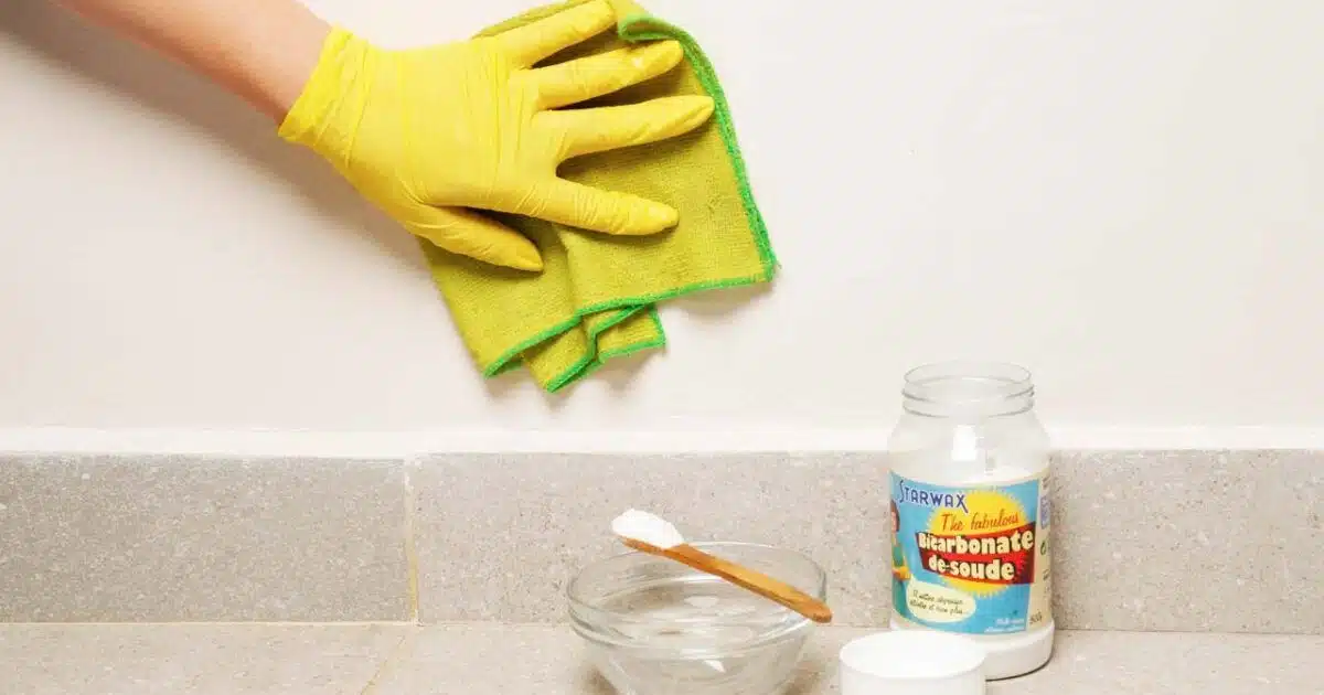 Nettoyer un mur extérieur avec du bicarbonate: guide étape par étape