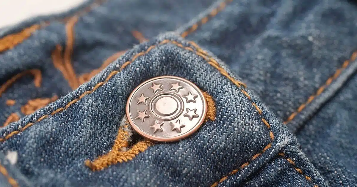 Pourquoi les boutons des jeans sont-ils en métal ?