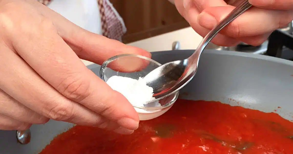 Voici pourquoi ce chef cuisinier recommande d’ajouter du bicarbonate de soude à la sauce tomate